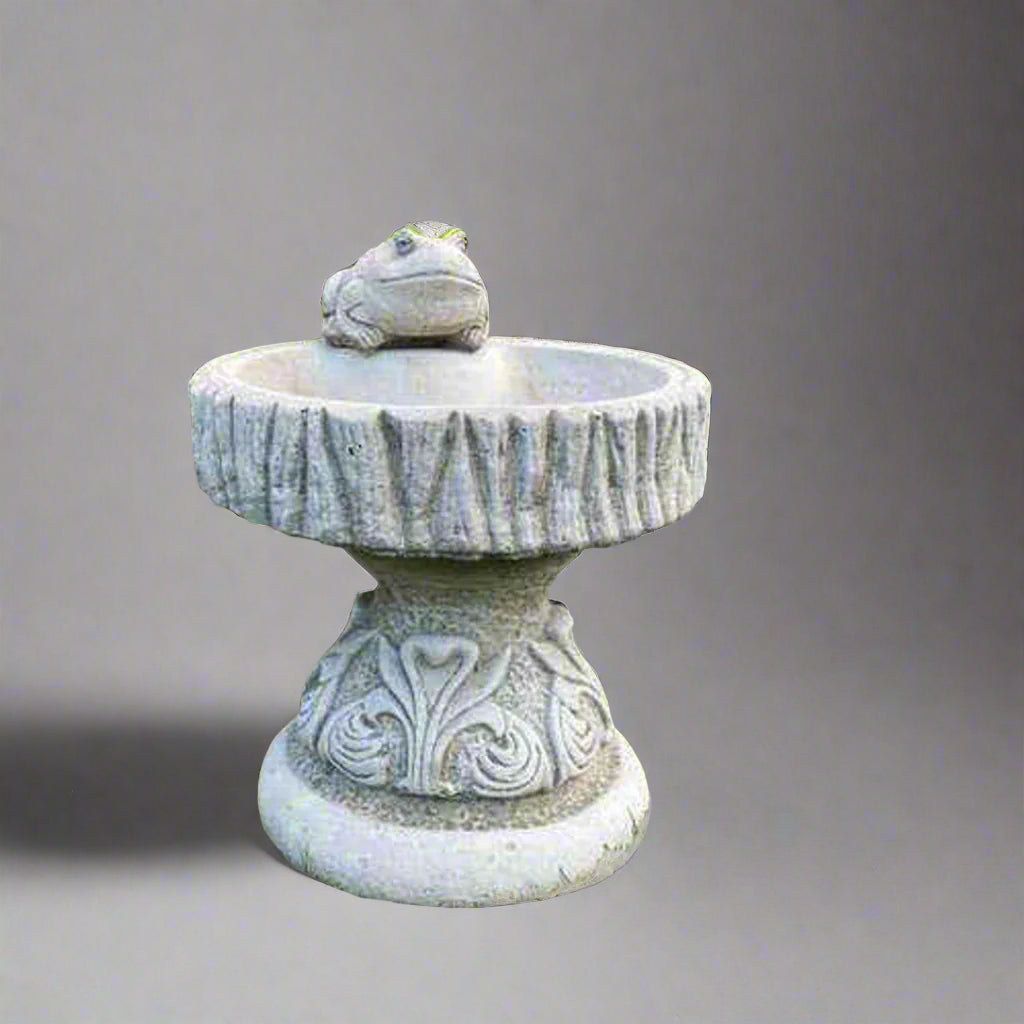 Stone Log Bird Bath with Frog - Garden Design featuring a rustic log texture and sculpted frog, ideal for outdoor garden decor and bird attraction.