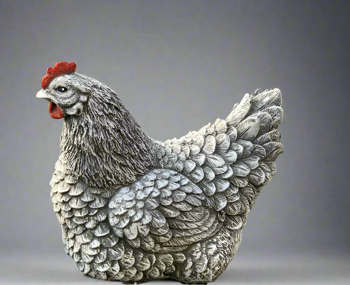 Side profile of frost-resistant stone chicken statue, 23cm wide, perfect for garden or patio decoration with lifelike sculpted feathers.