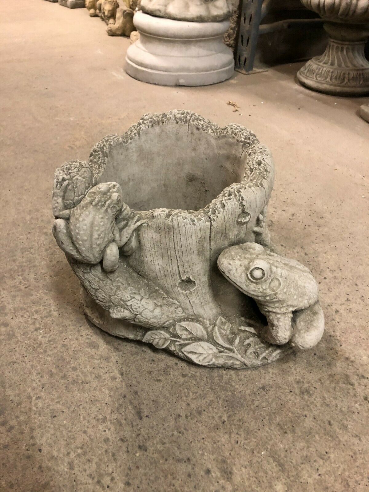 Unique Stone Frog Garden Planter with Drainage, crafted from cold-resistant limestone with lifelike frog sculptures and textured bark finish.