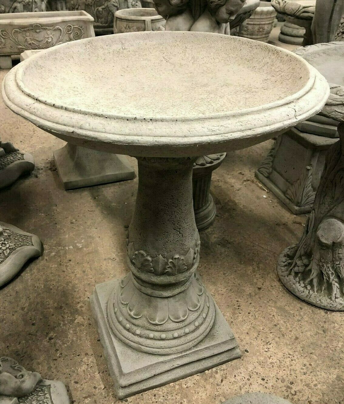 Garden Bird Bath - Stone Traditional Style with antique finish, featuring a wide round bowl and ornate pedestal base. Ideal for outdoor garden decor.