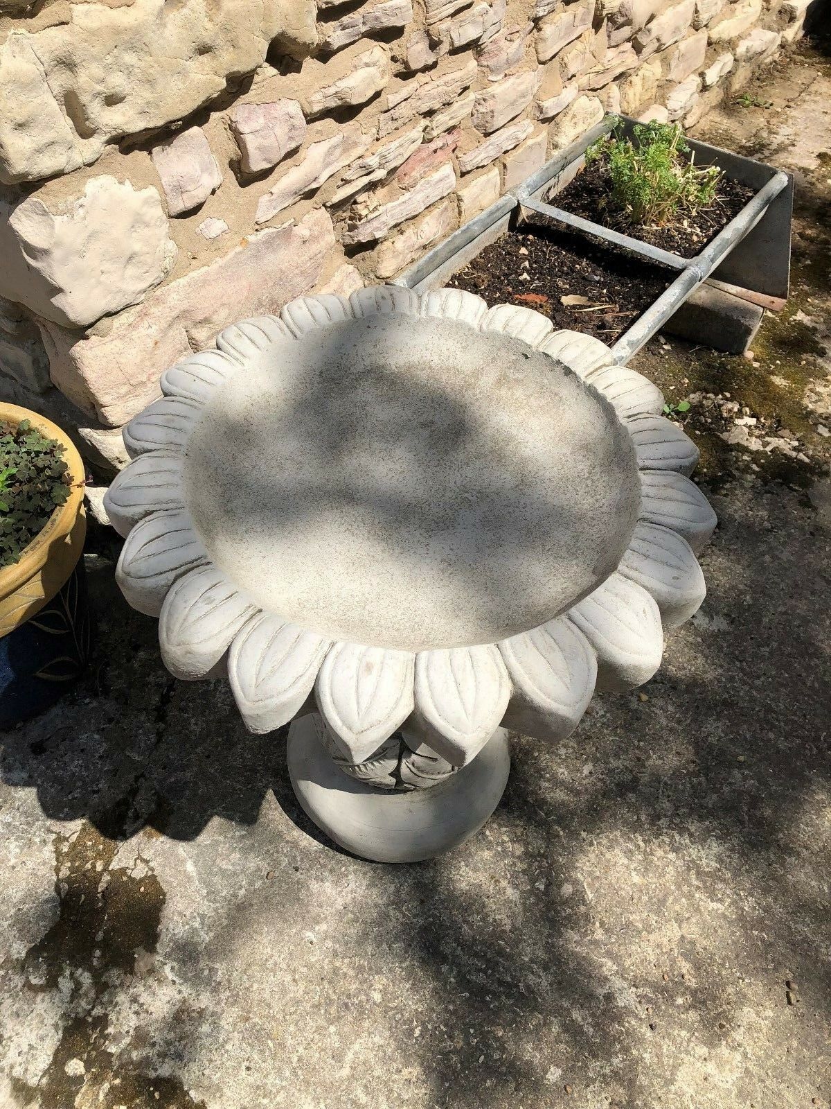 Top view of sunflower bird bath bowl with petal detailing. Perfect for attracting birds while enhancing garden aesthetics.