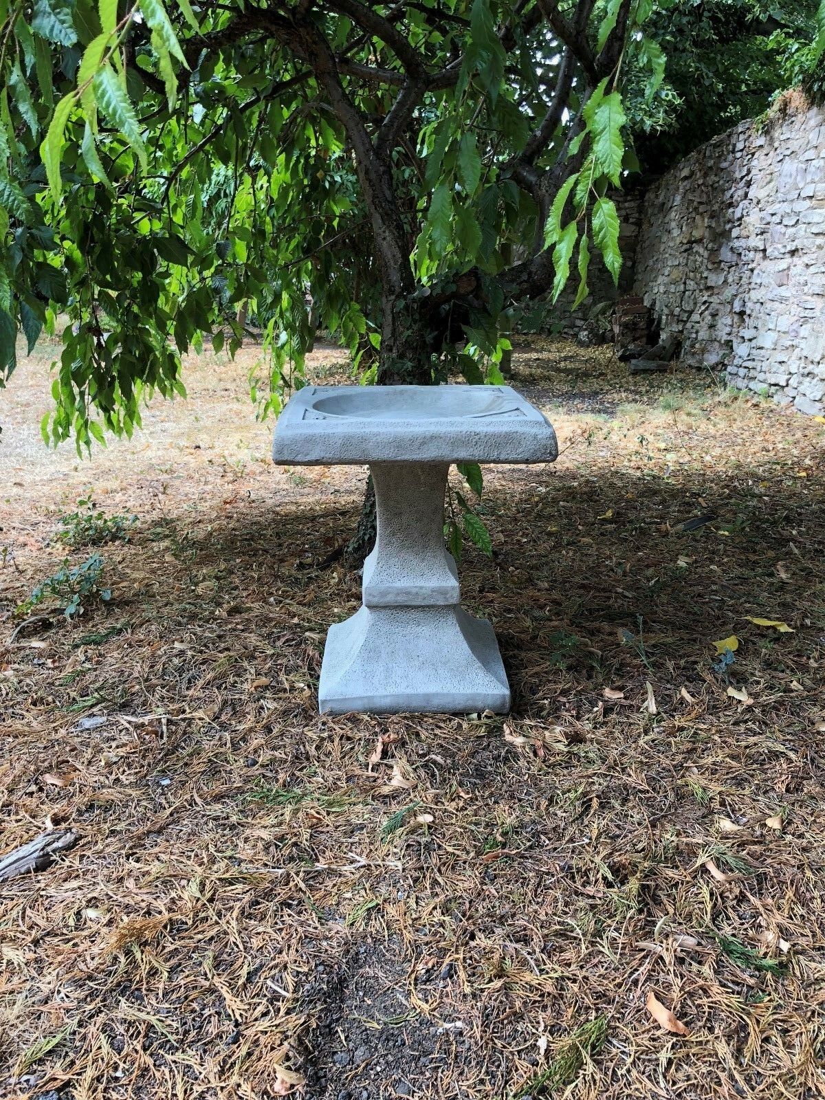 Elegant Stone Square Bird Bath Sculpture with clean lines and weather-resistant limestone, ideal for outdoor garden or patio decoration.